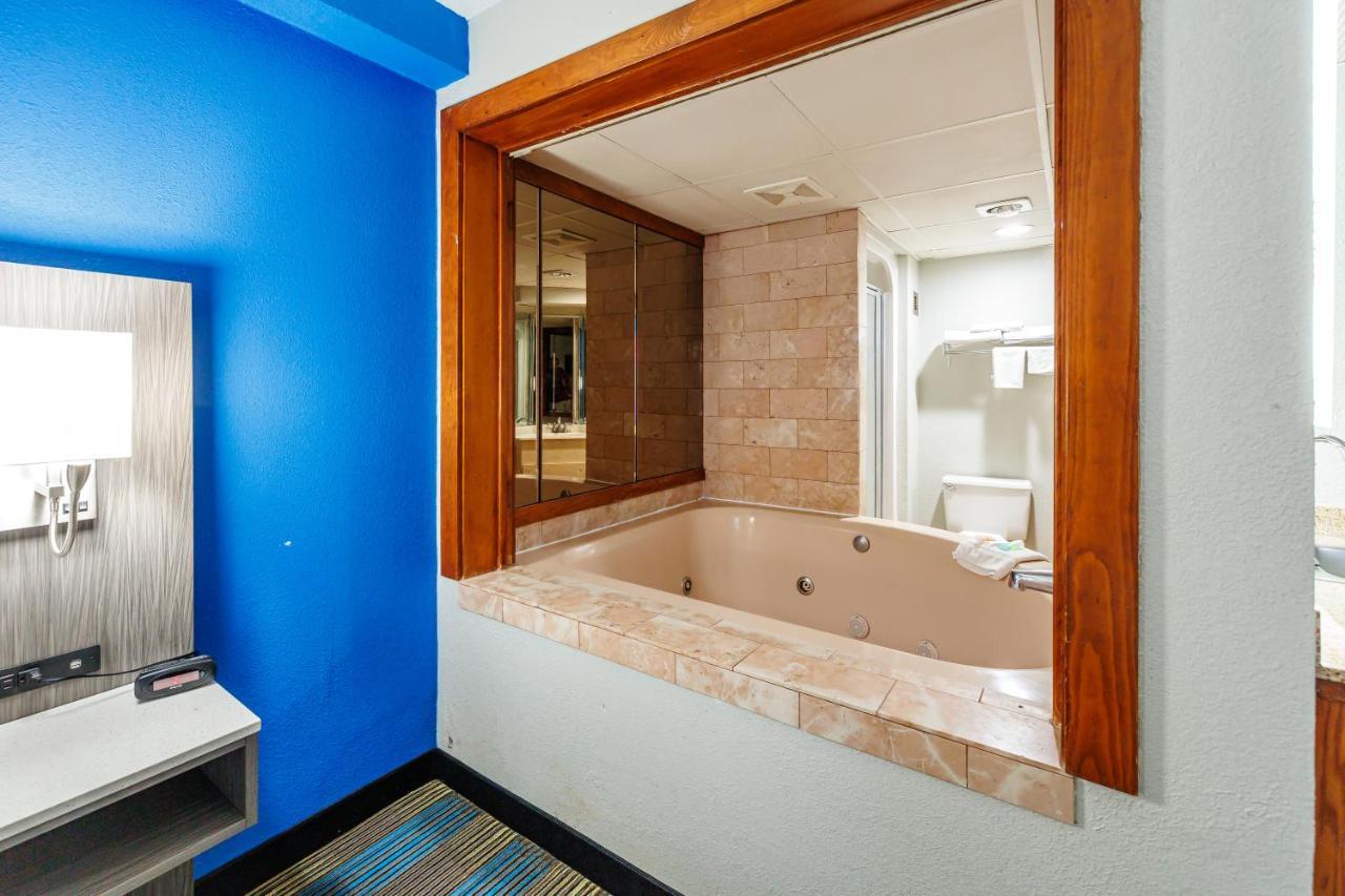 New Victorian Inn & Suites Omaha Bagian luar foto