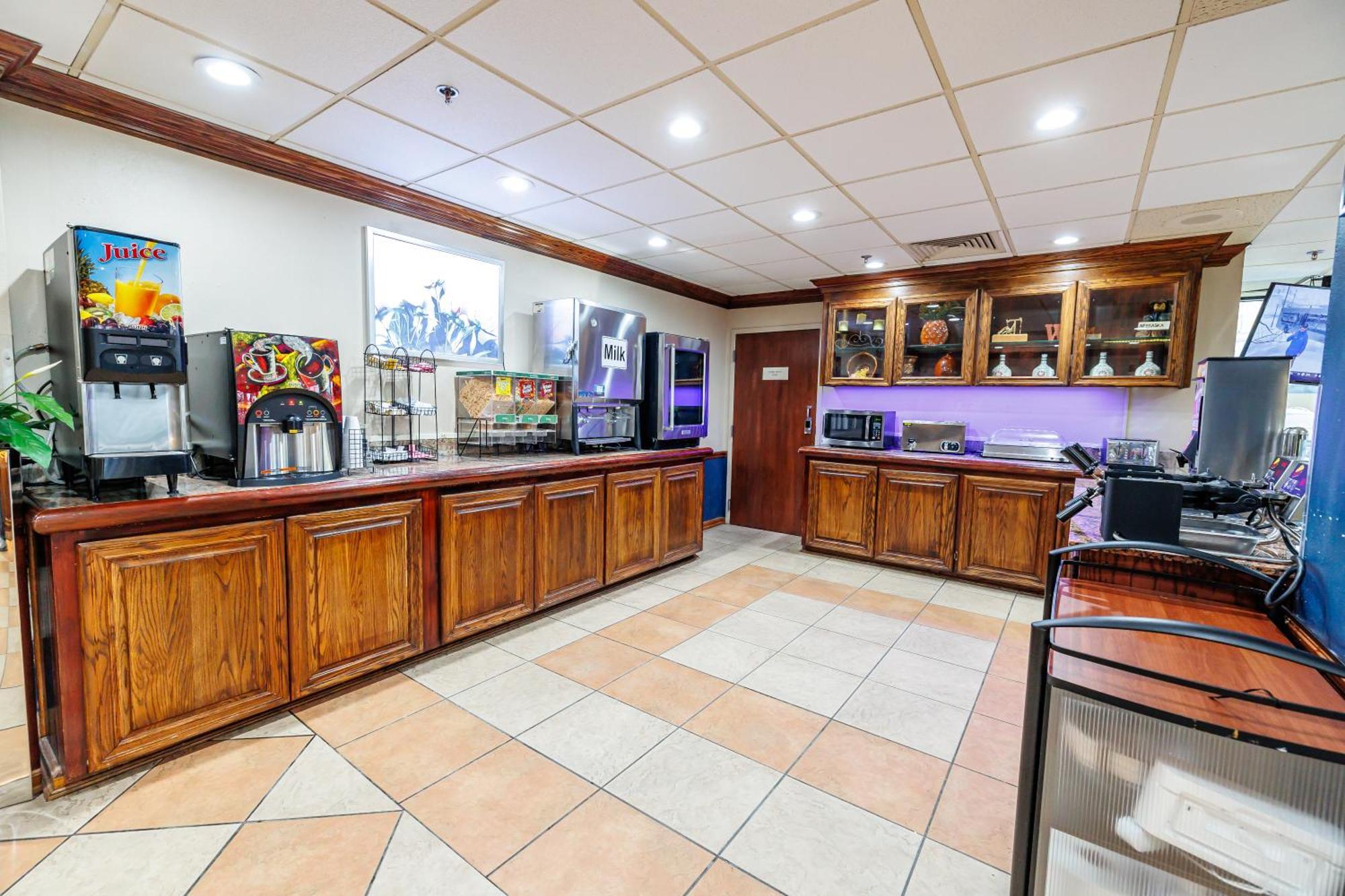 New Victorian Inn & Suites Omaha Bagian luar foto