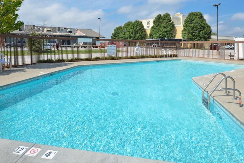 New Victorian Inn & Suites Omaha Bagian luar foto